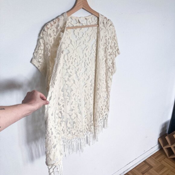 Lush Cream Lace Top - Picture 2 of 11